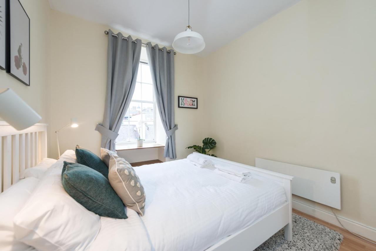 אדינבורו Bright And Modern 2 Bed Apartment מראה חיצוני תמונה